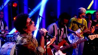 Bruno Mars - Young Girls (Alan Carr&#39;s New Year Specstacular 12/31/2012)