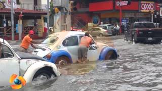 preview picture of video 'Mar de Fondo inunda costera de Acapulco'