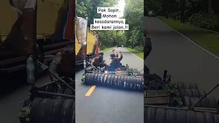 Download lagu Keren‼️Detik-detik Vespa Extreme Mendahului Mobil Truk mp3