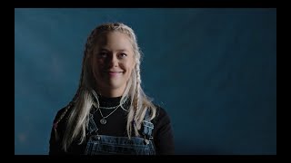 Anna B Savage – “Baby Grand”