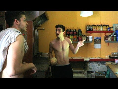 Come la maggior parte per fare una faccia fare i bagagli Maschera intorno a occhi da patate e crema