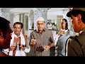 ये पुलिस वाले को जेब में डालो और नोटों �