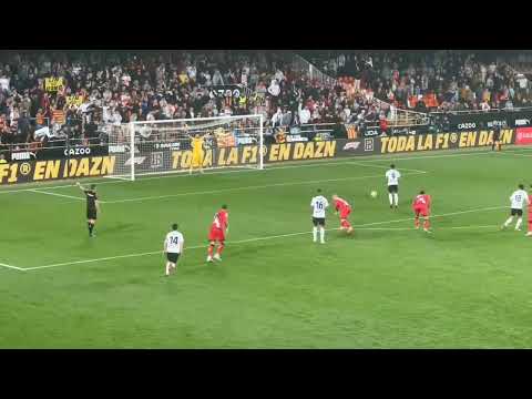 Justin Kluivert excelent penalty kick (Valencia vs Rayo Vallecano)