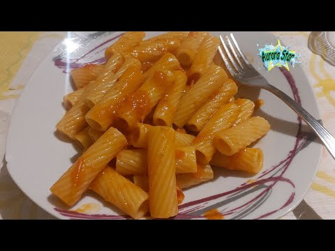 Ricetta: pasta al pomodoro; Con pomodoro fresco!