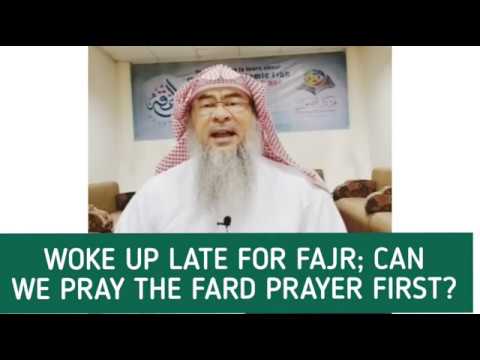 Woke up late for fajr, can we pray the fard first and then the Sunnah? - Assim al hakeem