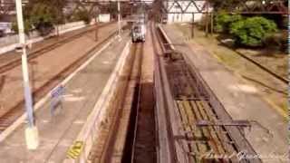 preview picture of video 'Trens urbanos SuperVia na estaçao Pref. Bento Ribeiro - Trains de la banlieue de Rio'
