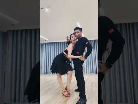 Khánh Thi Phan Hiển nhảy Jive | Hit The Road Jack