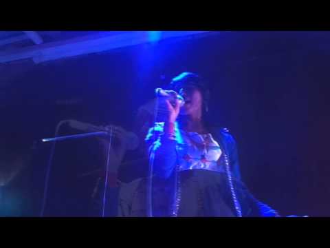 Minisha peralta en song Runa Bar