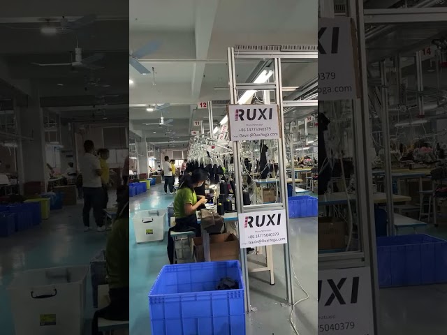 Vídeo relacionado con Générique Pantalones cortos de cosplay versátiles de corte ajustado con cintura baja elástica y lentejuelas metálicas decorativas para un atuendo imaginativo, Negro , M