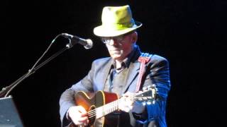 Elvis Costello - "Stranger in the House"  (Chicago, 11th June 2014)