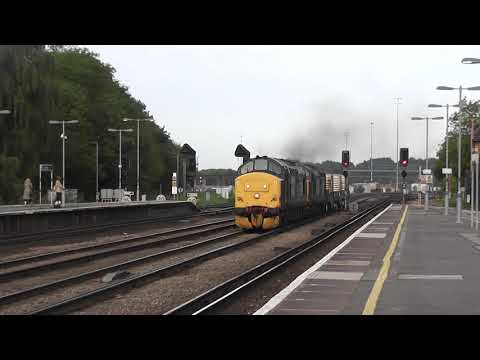 (HD) DRS 37682 + 37603 THRASH through Tonbridge working 6O62 - 16/9/11