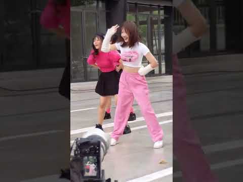 [Fancam] Miyu Peachyou - (Cover) Mr.Chu @ Siam Square Walking Street