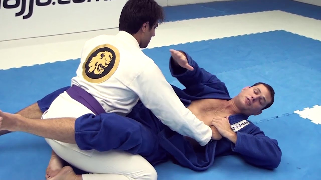 O que fazer depois da raspagem da guarda fechada? Roger Gracie ensina!