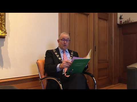 Burgemeester Aboutaleb leest voor