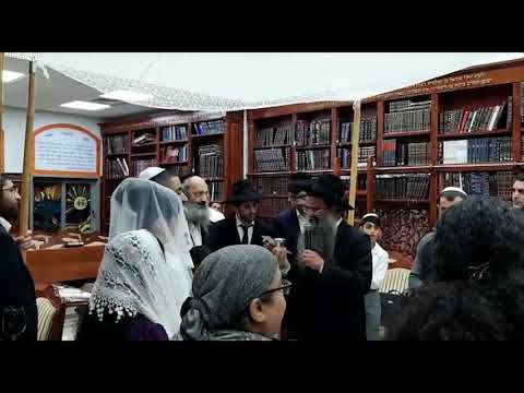 חתונה בצל הקורונה: יאיר ואלישבע נישאו בבית כנסת בעיר 17.3.2020 | חריש 24