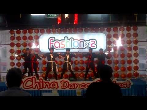 120128 DOMINO cover BOYFRIEND (DEBUT) - Don't touch my girl [Audition @ Happy Land Center]