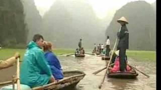 preview picture of video 'La baie d'Halong terrestre et la pagode des Parfums - par Tangka Voyages'