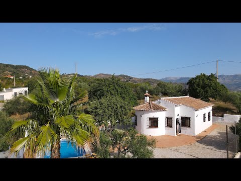 AbraCasaBra Real Estate presents: cosy country villa in Comares, Malaga