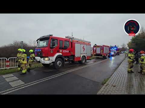 🔴 ZDERZENIE SAMOCHODU CIĘŻAROWEGO Z POCIĄGIEM W MIEJSCOWOŚCI NOWA SUCHA 🔴