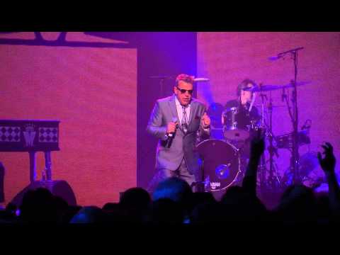 Videoclip de La Luna (Live) — Madness