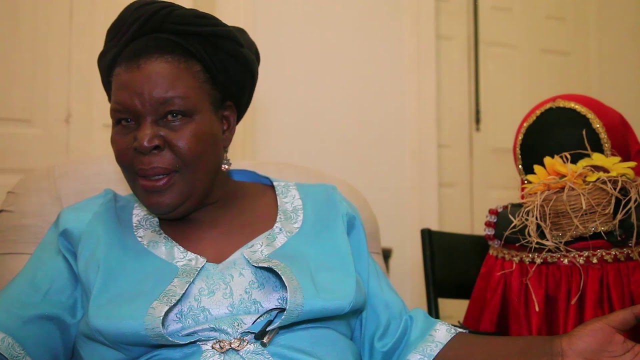 O Núcleo de Estudos e Pesquisas sobre Gênero, Educação e Afrodescendência - Roda Griô-GEAfro mostra Paulina Chiziane e reforça sua narrativa escrita poderosa. Lembramos também da frase que nos acompanha em todos os CONGEAfros: