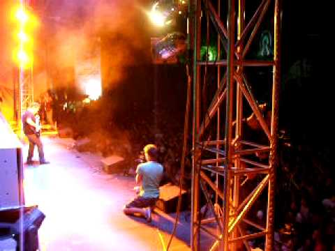 Joachim Garraud @ EXIT Festival 2011 dropping Smack My Bitch Up part 2.MOV