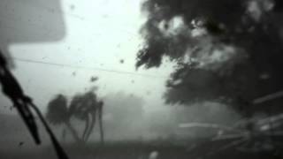 preview picture of video 'Hail storm destroys car'