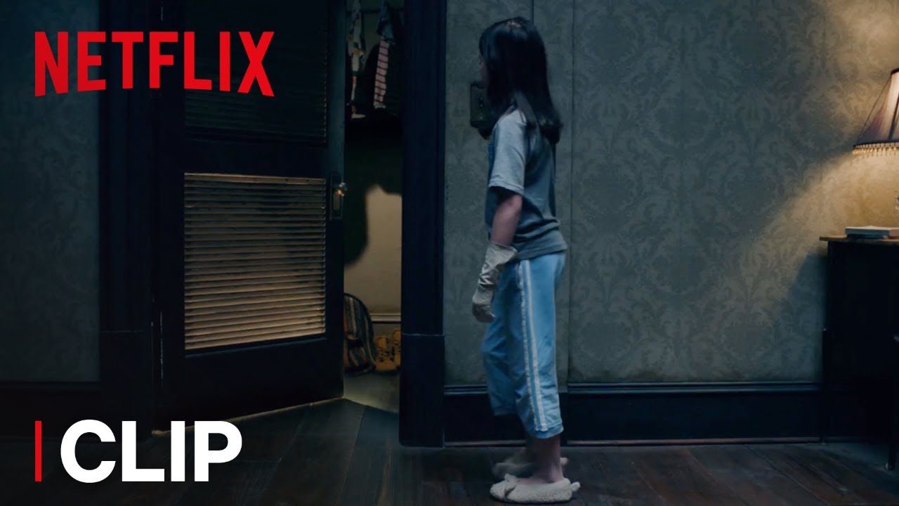 The Haunting of Hill House | Clip: Can You Spot What’s Hidden in the Closet? | Netflix