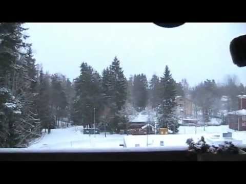Parvekkeele oli satanut vähän lunta