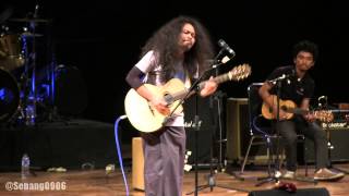 Download lagu Payung Teduh - Angin Pujaan Hujan @ Konser Amal Singing Toilet [HD] mp3