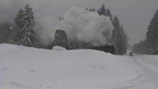 preview picture of video '(HD) 99 7236 der HSB auf Bergfahrt am BÜ Drei Annen im Tiefschnee'
