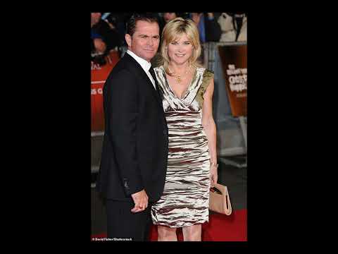 Anthea Turner's nostalgic outfit with a VERY retro accessory sends fans wild as she hosts a classic