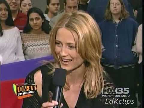 Kelly Rowan, plus behind the scenes of “The O.C” - Seacrest - Jan. 2004