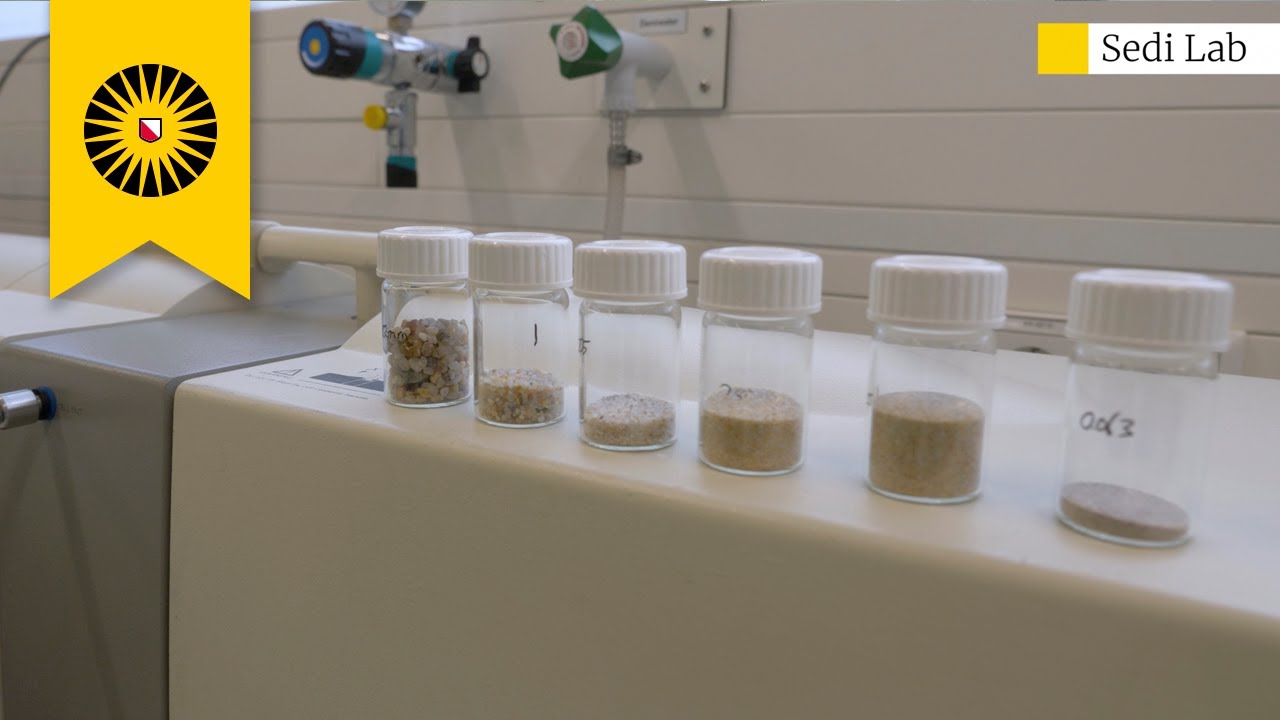 Sedimentology Lab – Looking at the mineral particles from the rocks beneath our feet