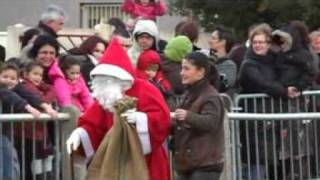 preview picture of video 'le Père Noel arrive à Trèbes en hélicoptère'