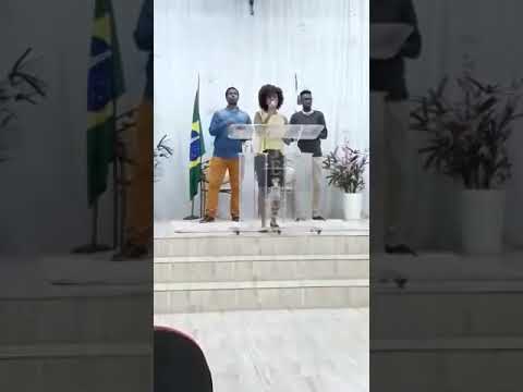 QUE PRESENÇA LINDA NESSE LOUVOR