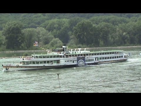 Raddampfer Goethe und andere Rheinschiffe zwischen Assmannshausen und Rüdesheim