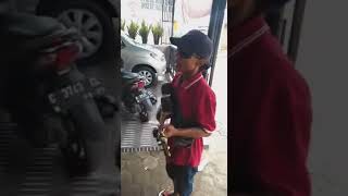 Download lagu Pengamen jalanan sangat Lucu dan kreatif ciptaan Sendiri Lagu VIRUS CORONA ... mp3 Download lagu Pengamen jalanan sangat Lucu dan kreatif ciptaan Sendiri Lagu VIRUS CORONA ... mp3