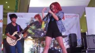 Chinito - Yeng Constantino Live @ Robinson's Sta. Rosa