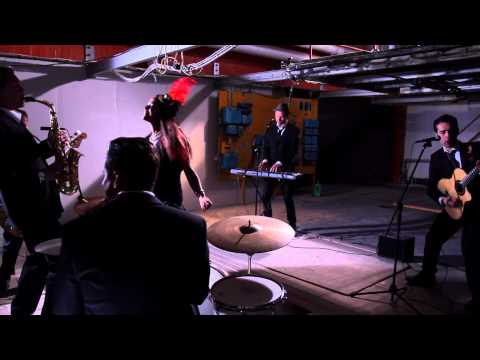 UM DOIS - LATIN THE MOOD feat. Simone Moreno