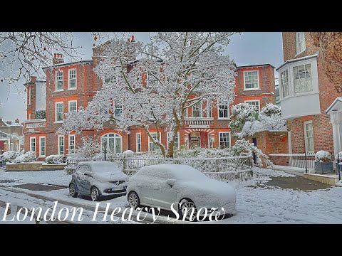 It’s Snowing in London | Heavy Snowfall in London December 2022 | London Streets Christmas Walk