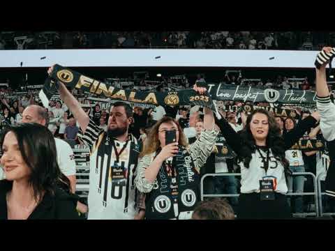 "Slava ție, studenție" în 10.000 de voci 🤍🖤