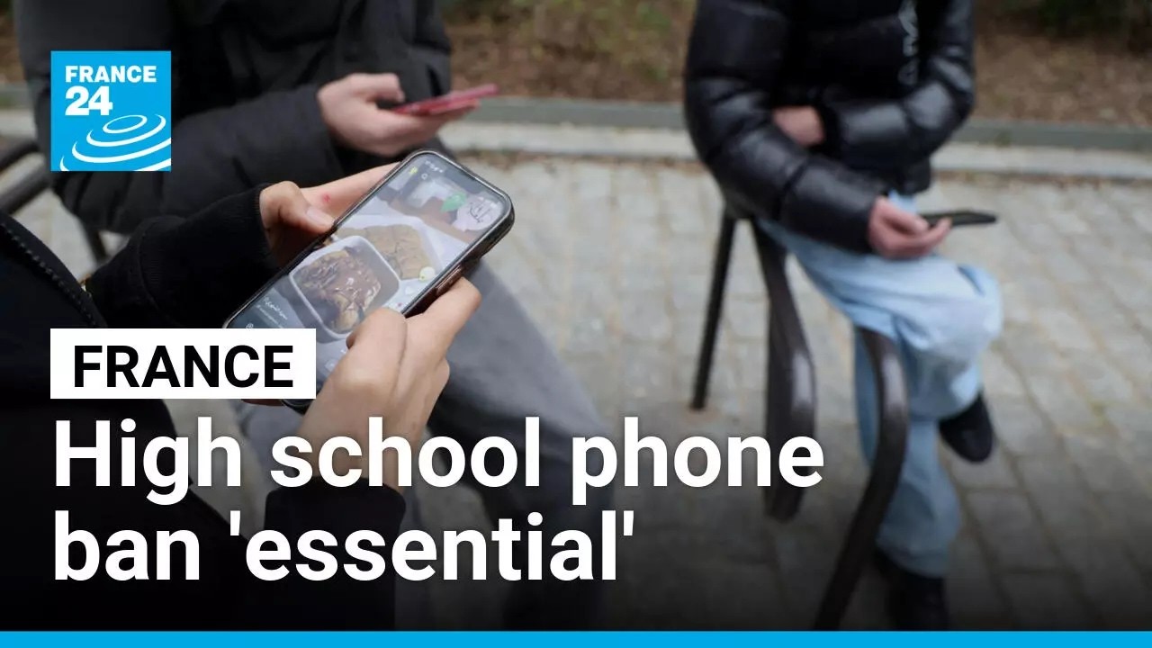 Mobile phone ban greets French teenagers going back to high school • FRANCE 24 English