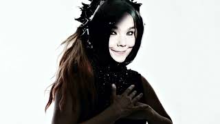 Björk – Moon [Radio Edit]
