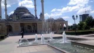 preview picture of video 'Meczet im. Kadyrowa, Grozny, Czeczenia'