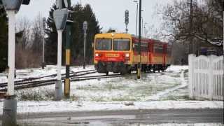 preview picture of video 'Last day running in the snow - train crossing on Tapolc line'