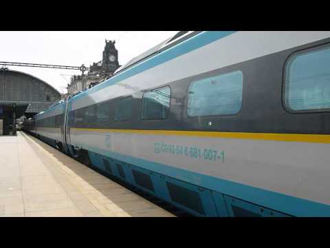Odjezd vlaku SC 511 Pendolino ze stanice Praha hlavní nádraží