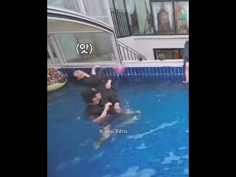 felix accidentally hitting lee know with the ball....#straykids #felix #leeknow #changbin #i_n #skz