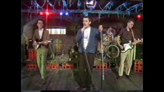 The Housemartins - &#39;Anxious&#39; &amp; &#39;We&#39;re Not Too Deep&#39;