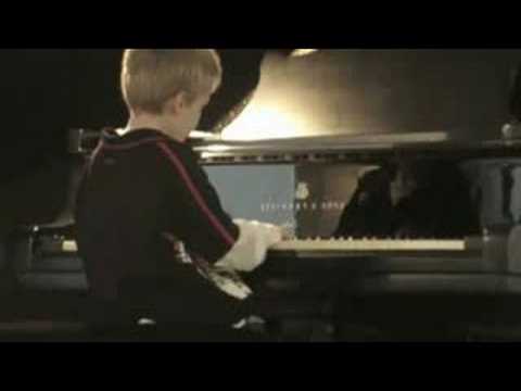 Musikschule: Marty (7) plays Bach Orgel Präludium F major
